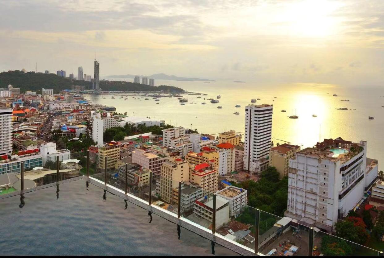 The Base Central Pattaya Seaview Eksteriør billede